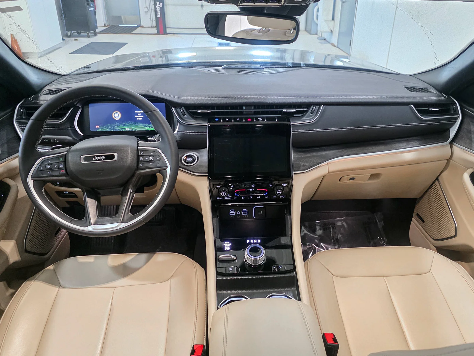 Used 2024 Rocky Mountain Pearlcoat Jeep 4xe image 24