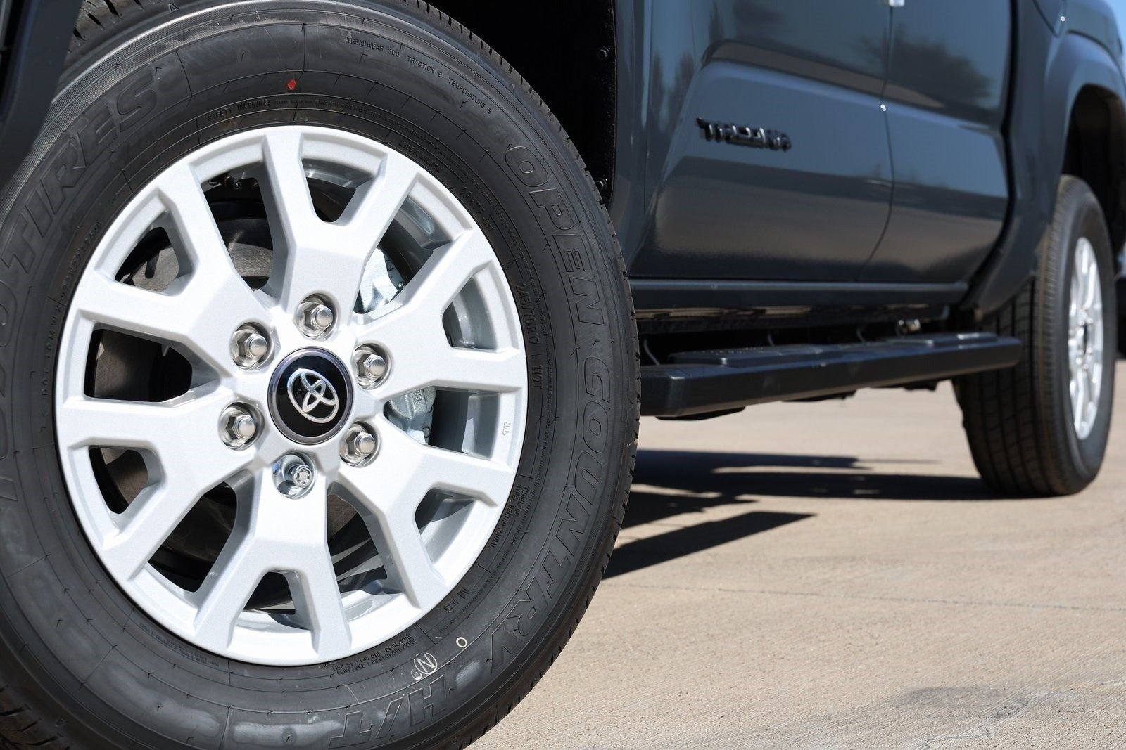 2025 Toyota Tacoma SR5 - Photo 13