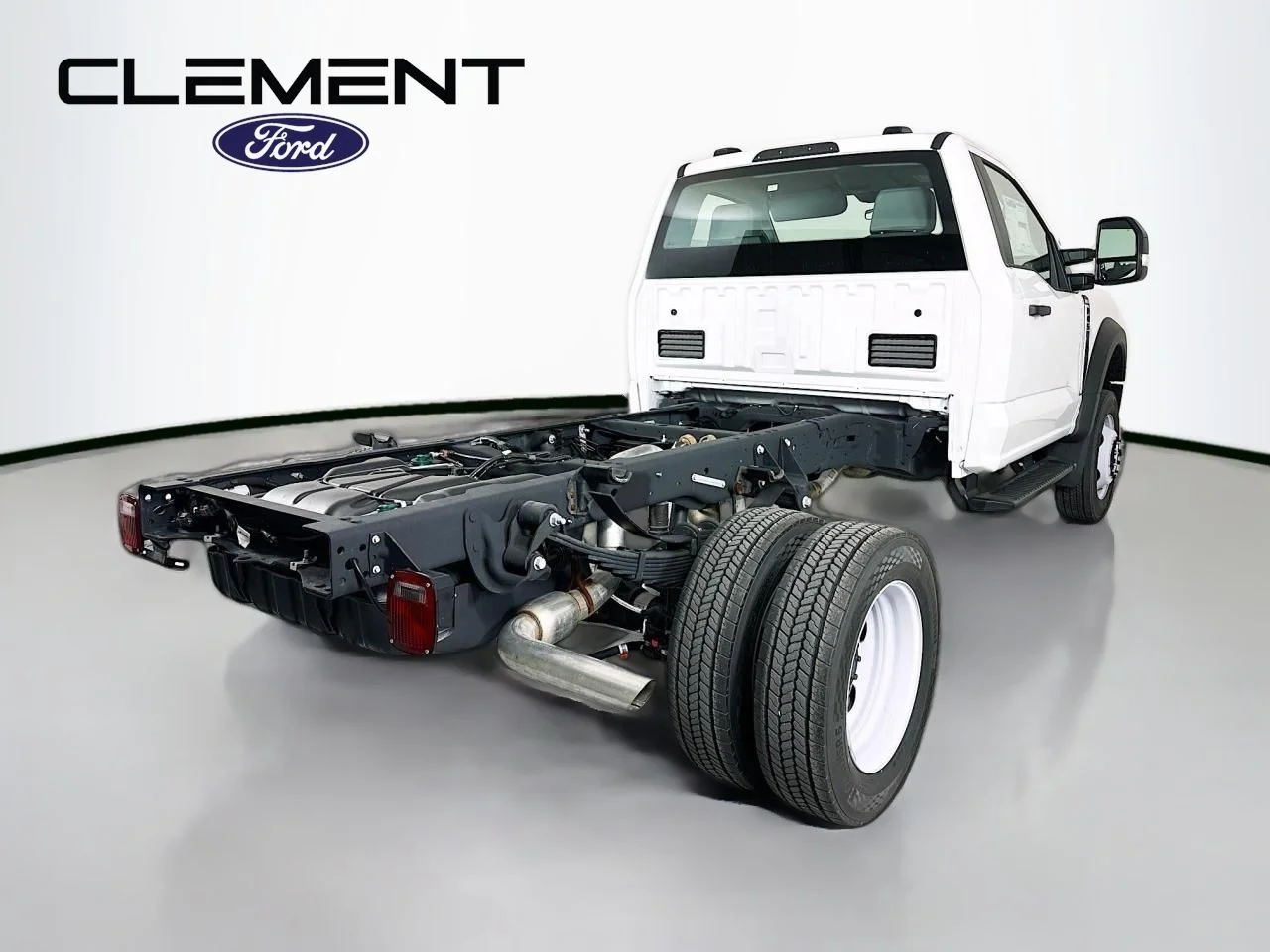 New 2025 Oxford White Ford F-450® XL image 6