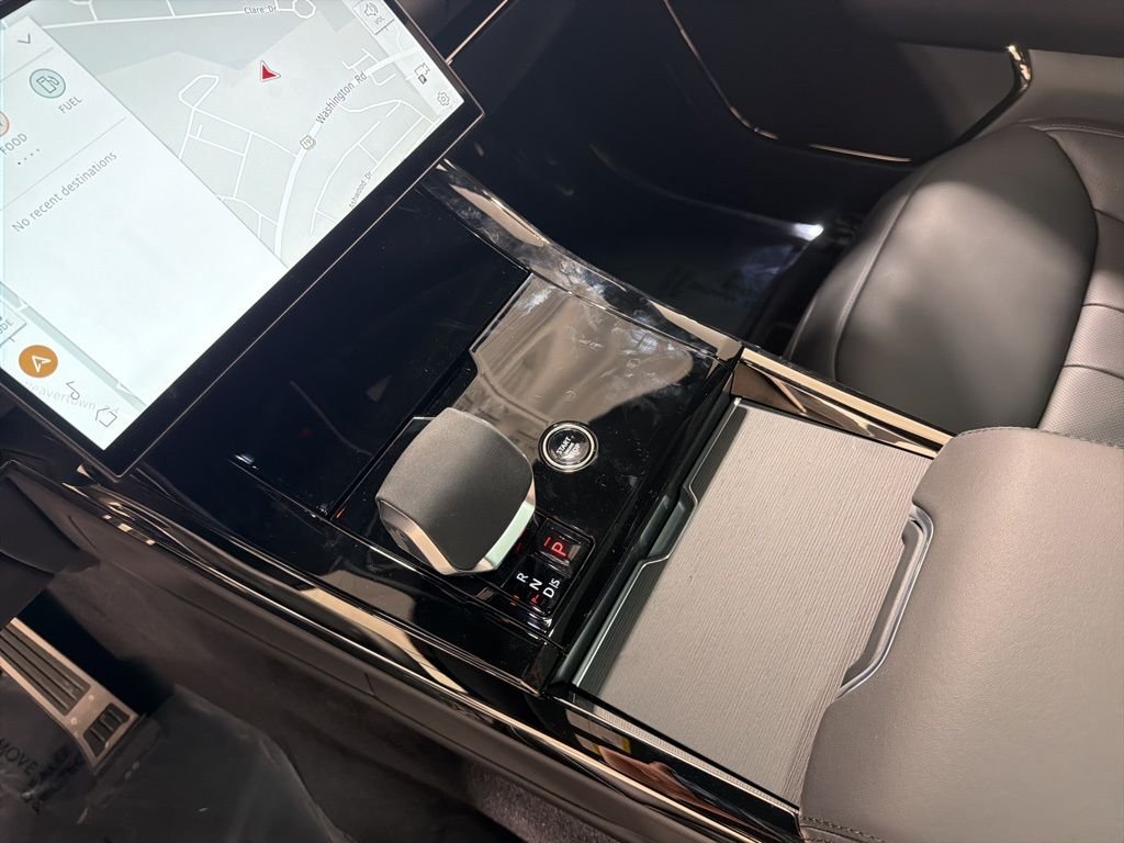 New 2026 Charente Grey Land Rover Dynamic SE image 17