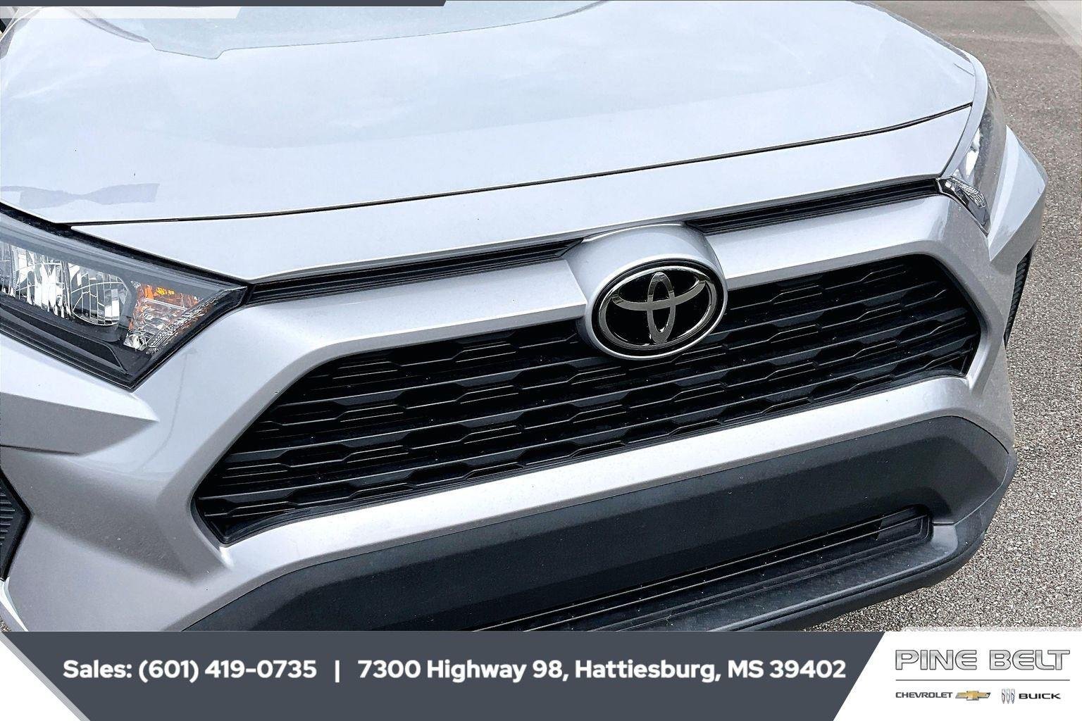 2022 Toyota RAV4 LE - Photo 21