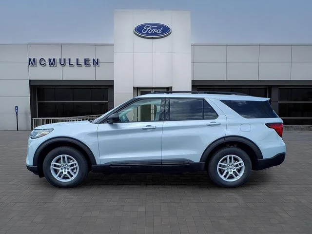 New 2026 Space White Metallic Ford Active image 2