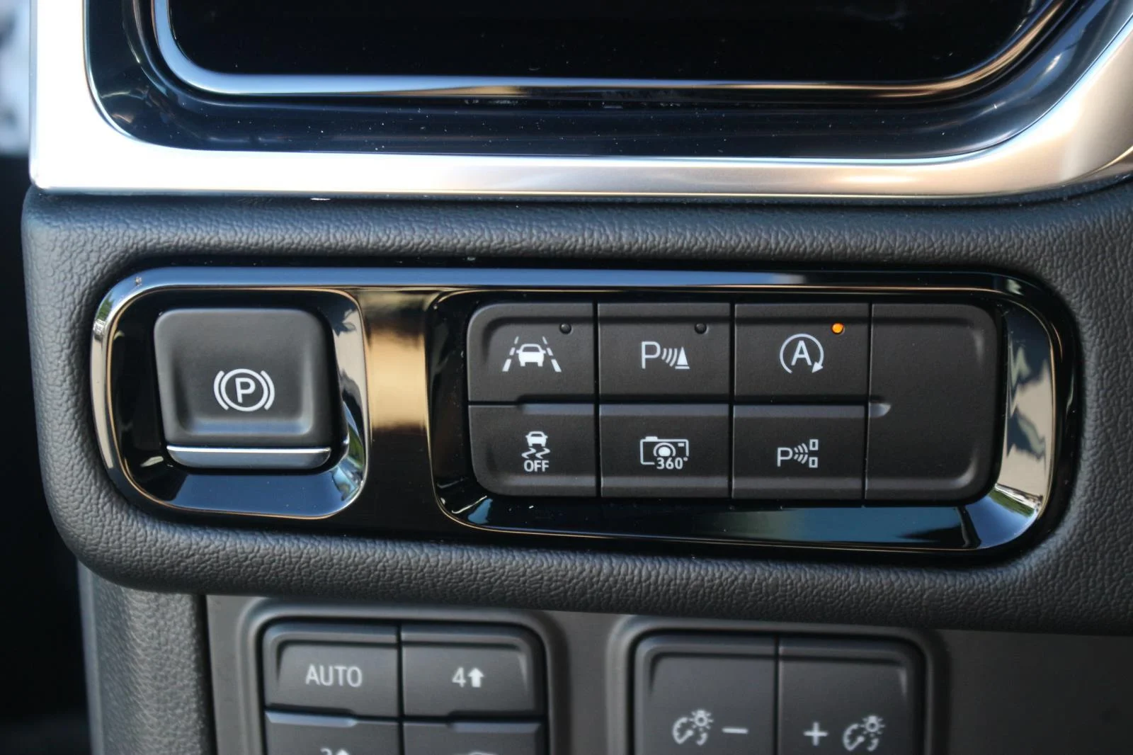 Used 2025 Summit White GMC Denali image 30
