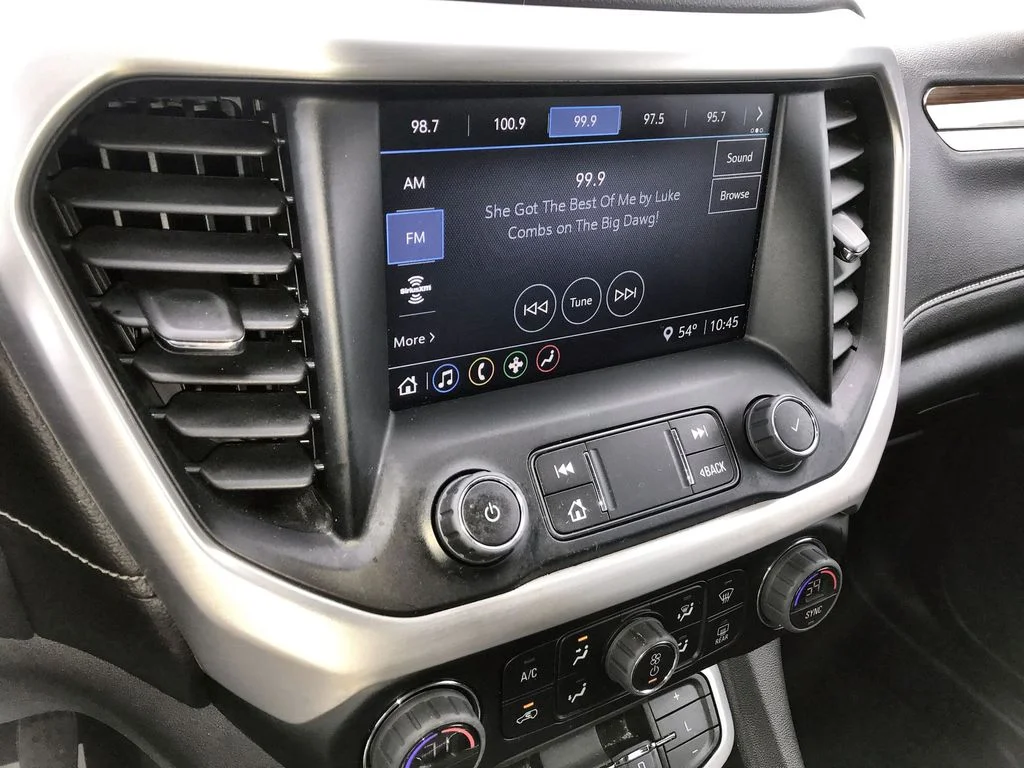 Used 2023 White GMC SLE image 16