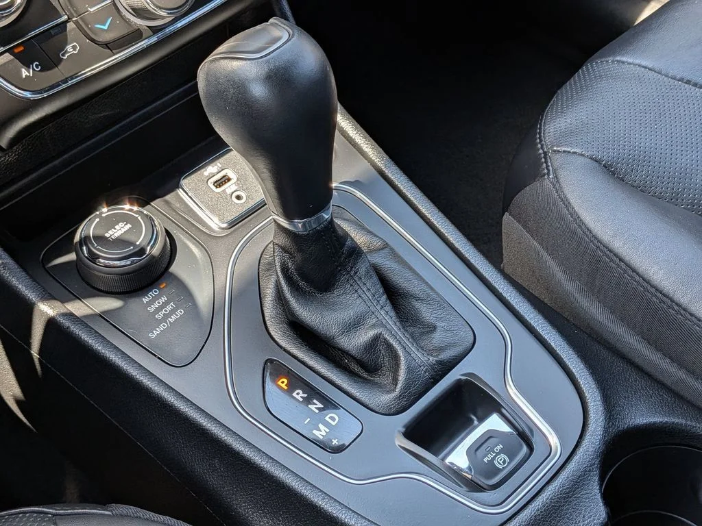 Used 2021 Black Jeep Latitude Lux image 17