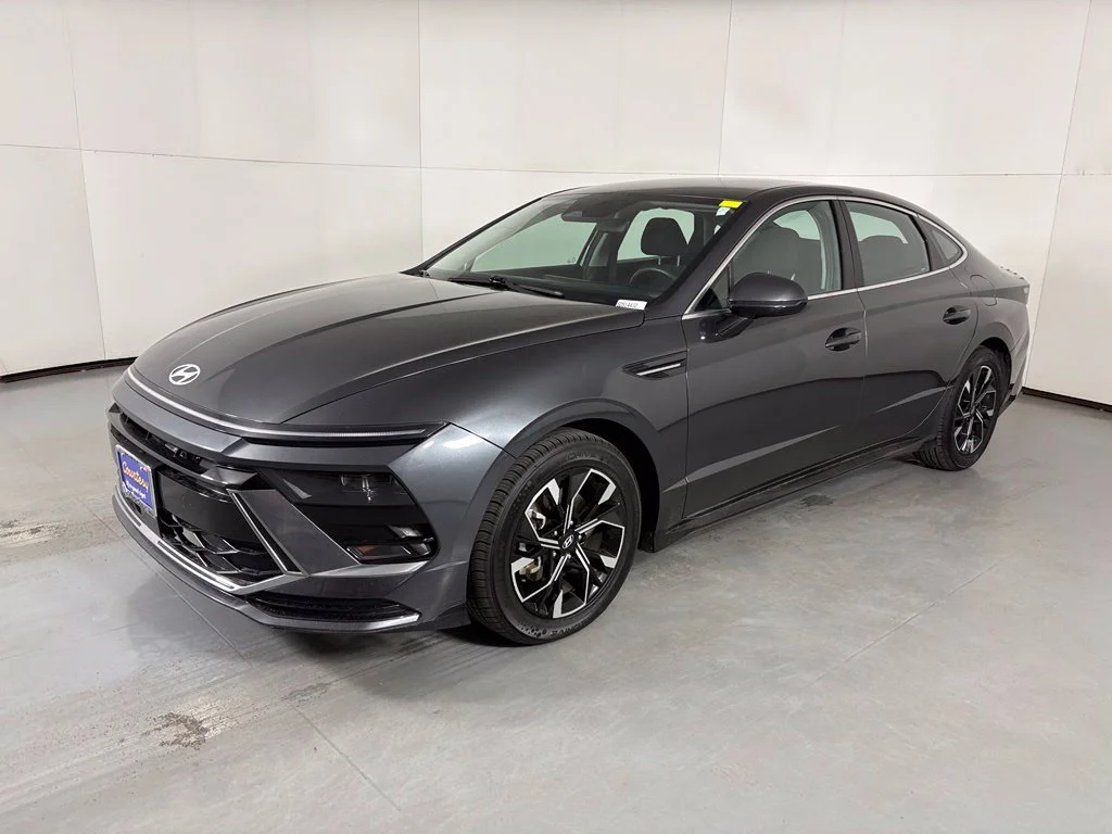 Used 2024 Gray Hyundai SEL image 4
