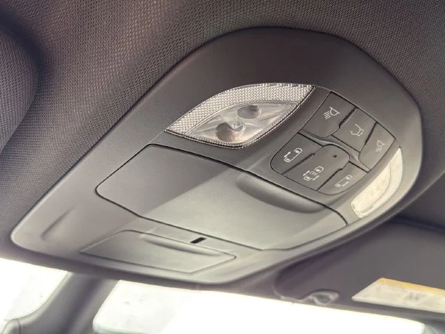New 2027 White/off-white Chrysler Select image 27