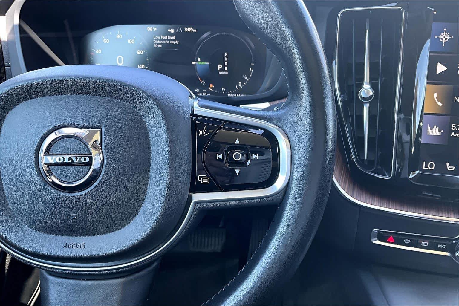Used 2019 Osmium Grey Metallic Volvo Inscription image 24