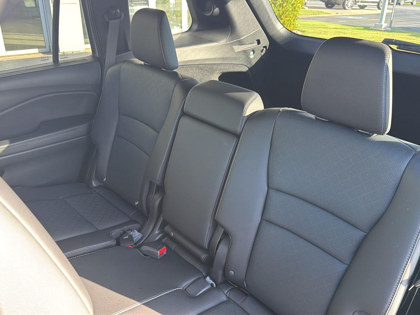 Used 2021 Lunar Silver Metallic Honda Touring image 33