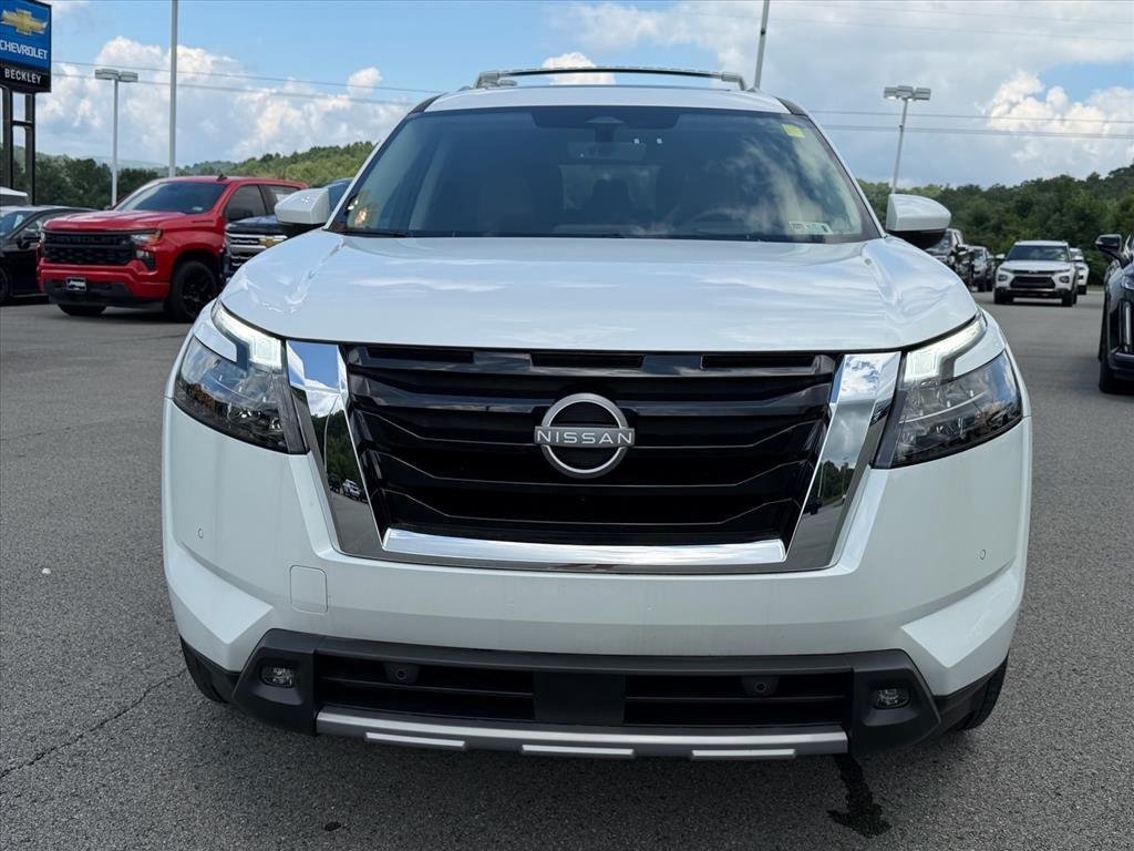 Used 2025 Everest White Pearl Tricoat Nissan Platinum image 8