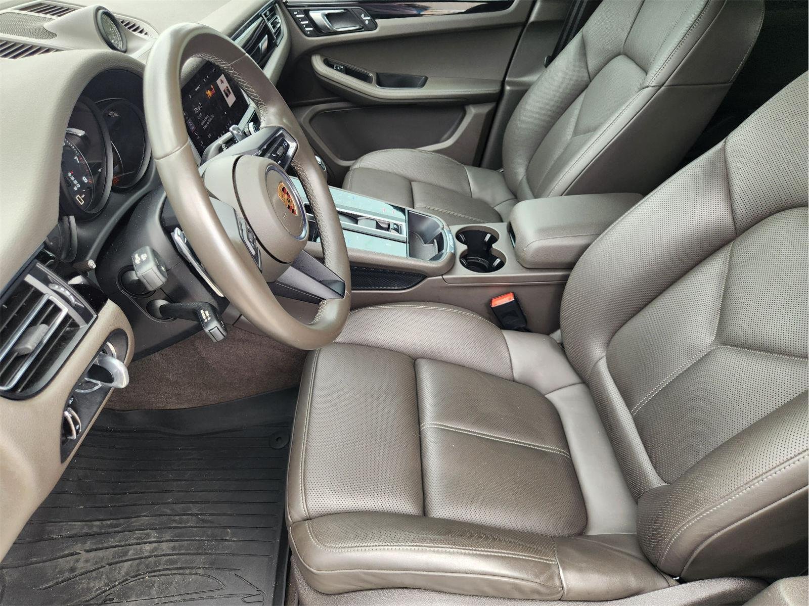 2022 Porsche Macan photo 13 of 33