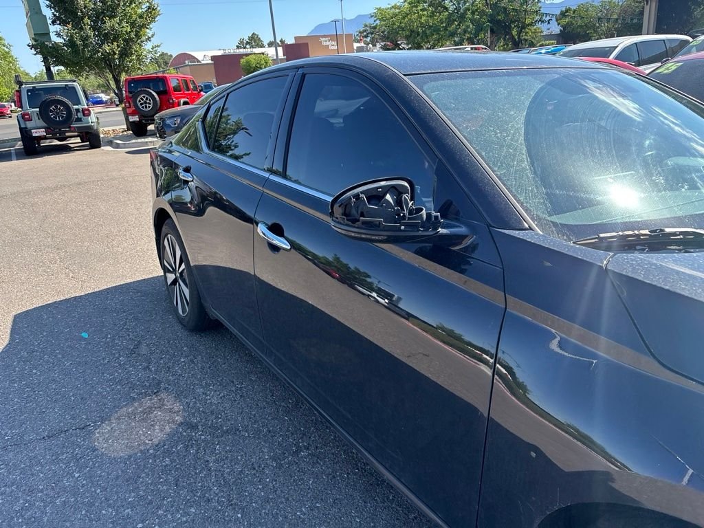 Used 2019 Black Nissan 2.5 SV image 9