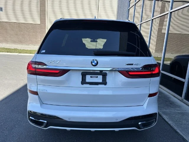 Used 2022 White BMW xDrive40i image 28