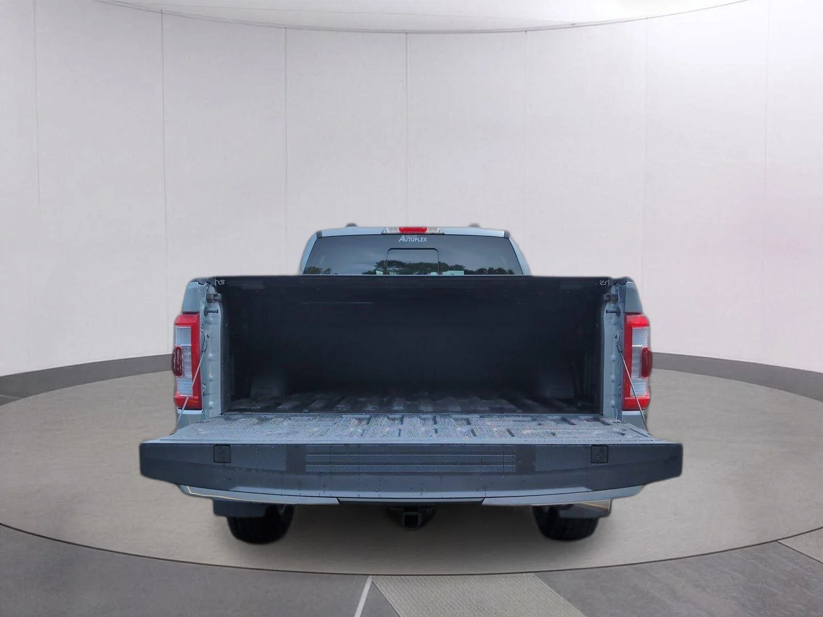 Used 2023 Iconic Silver Ford LARIAT image 5