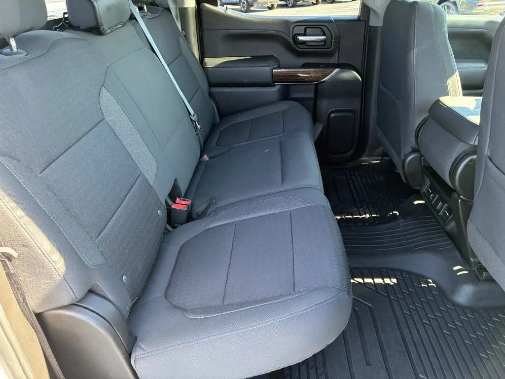 Used 2022 SUMMIT WHITE GMC SLE image 22