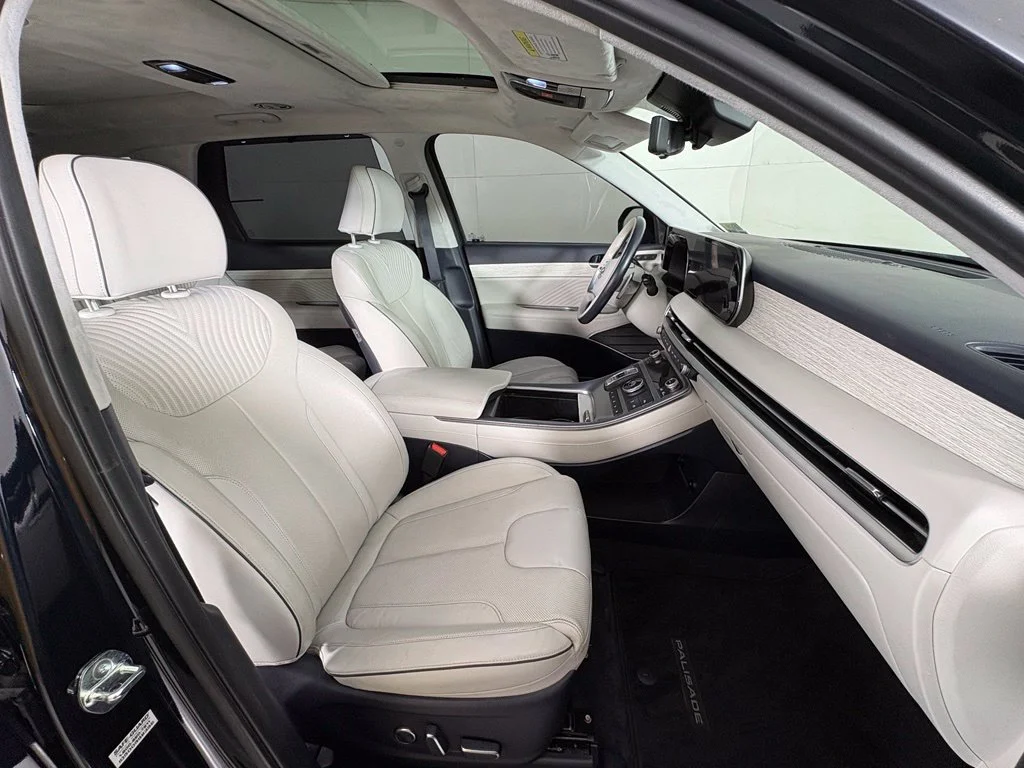 Used 2023 White Hyundai Calligraphy image 22