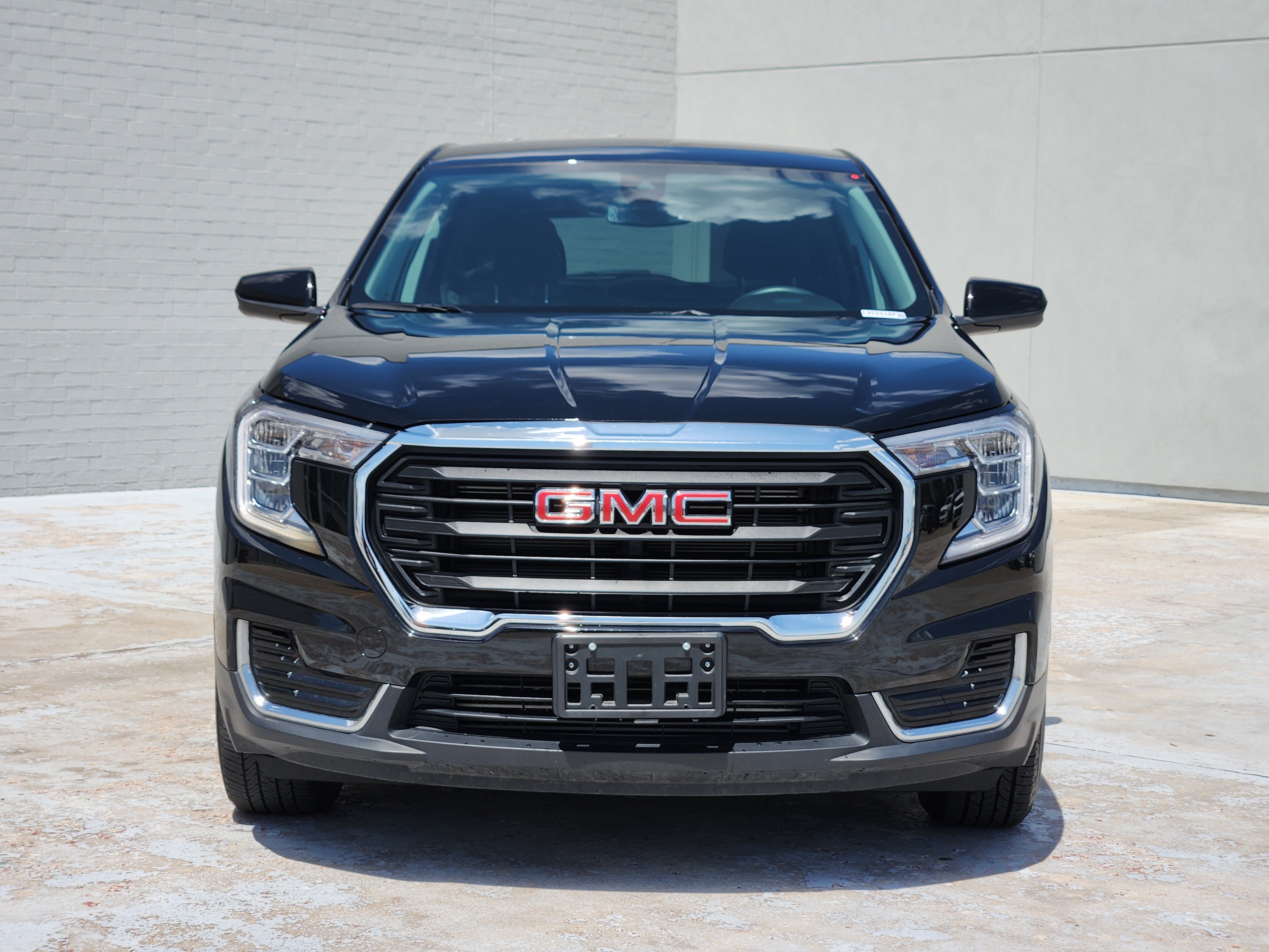 Used 2024 Ebony Twilight Metallic GMC SLE image 4