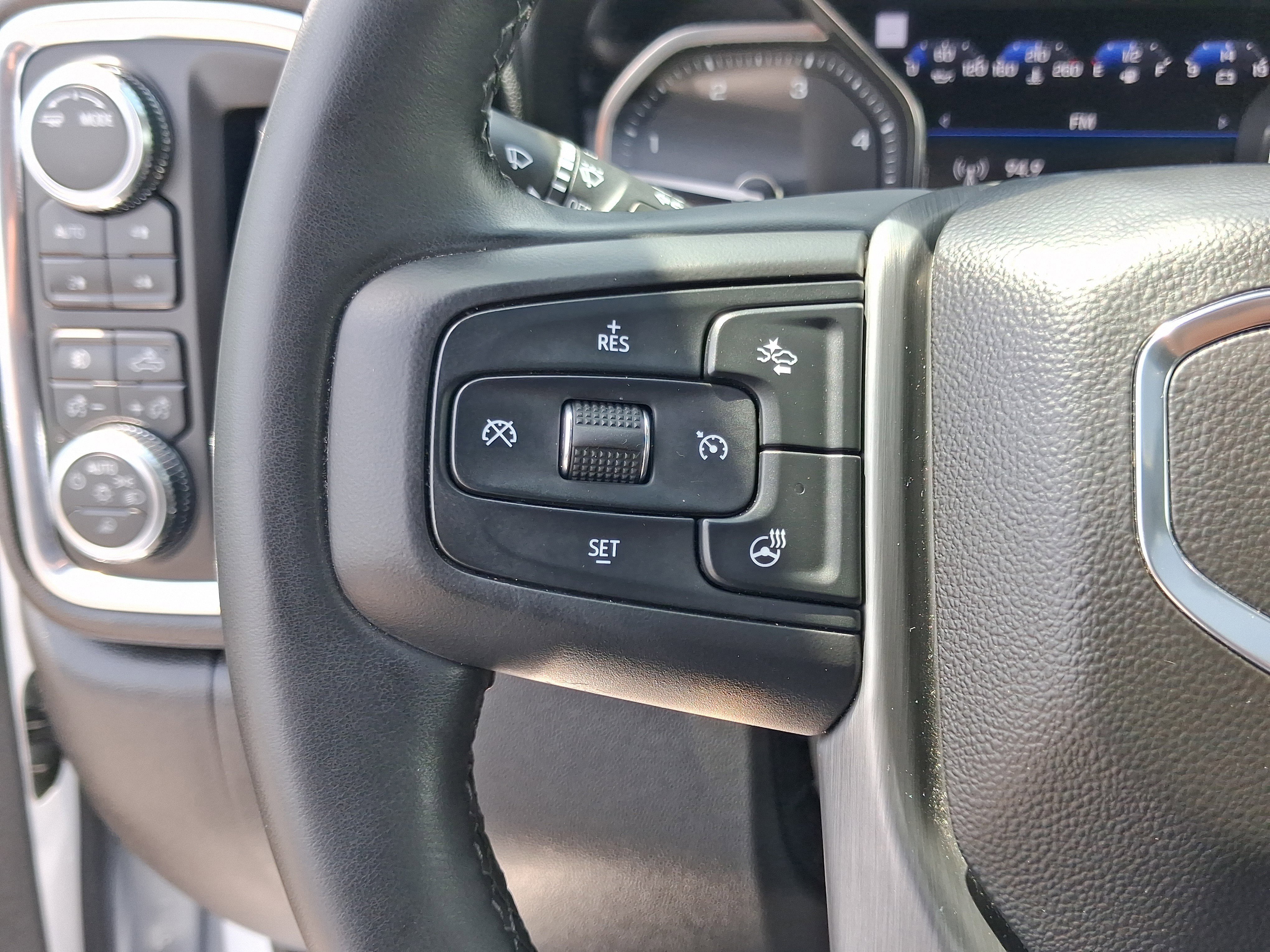 Used 2023 White GMC Denali image 21