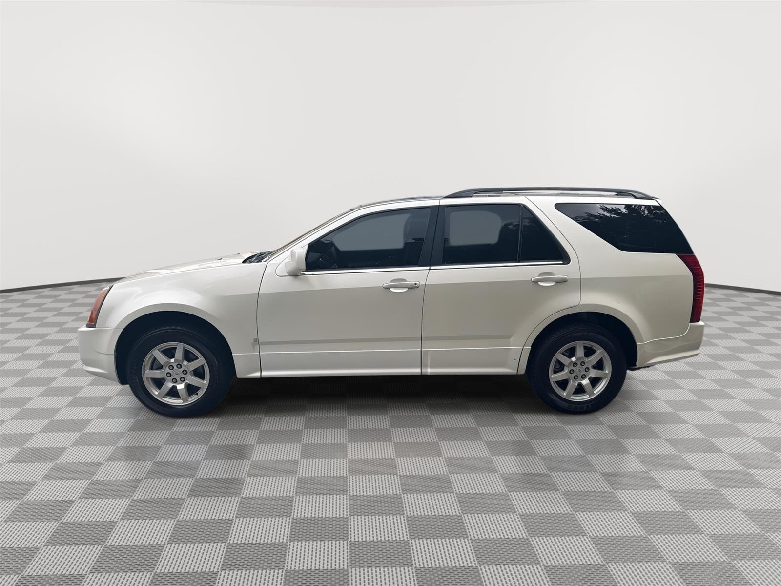Used 2009 White Diamond Tricoat Cadillac AWD image 9