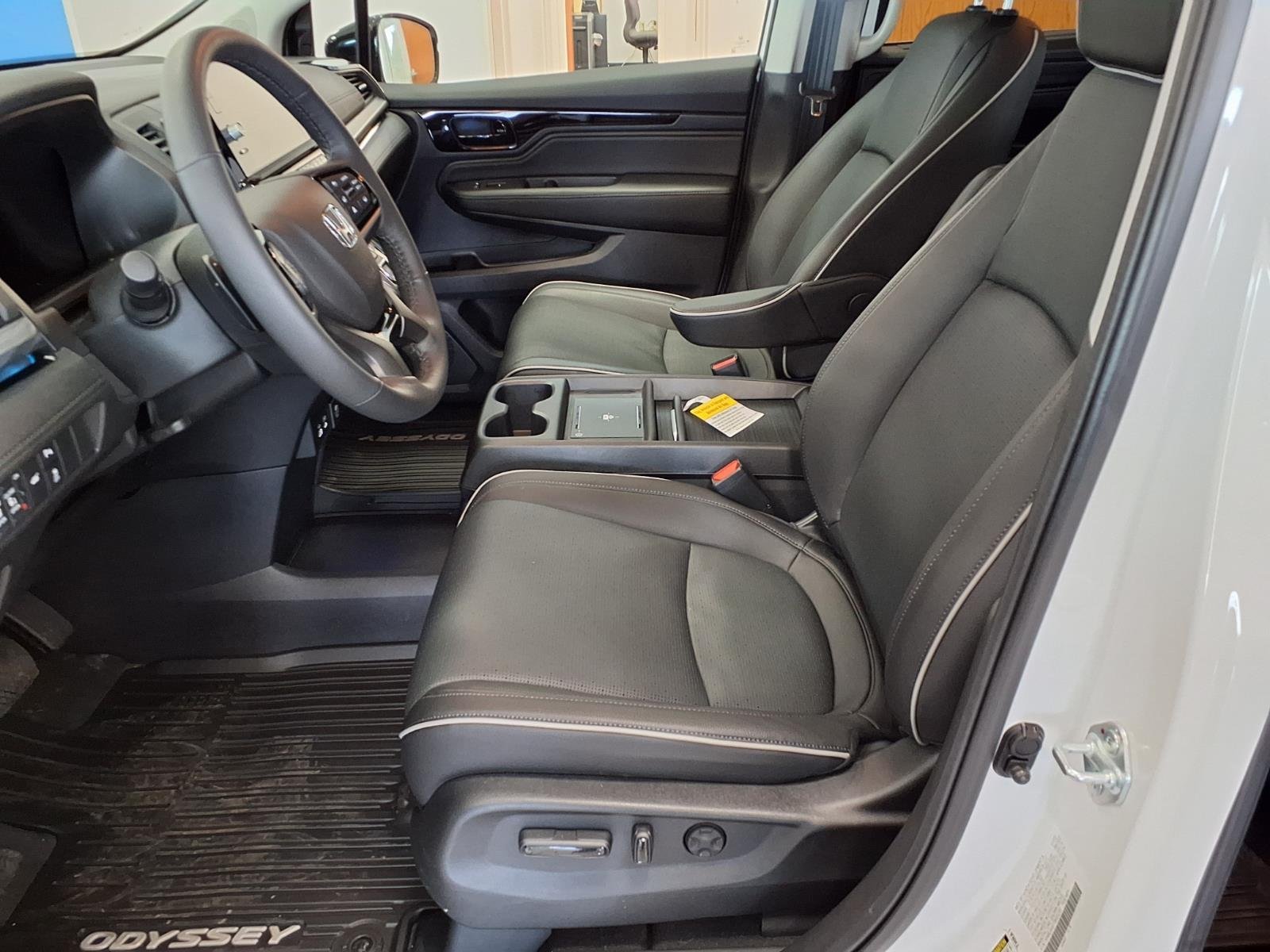 2026 Honda Odyssey Elite - Photo 11