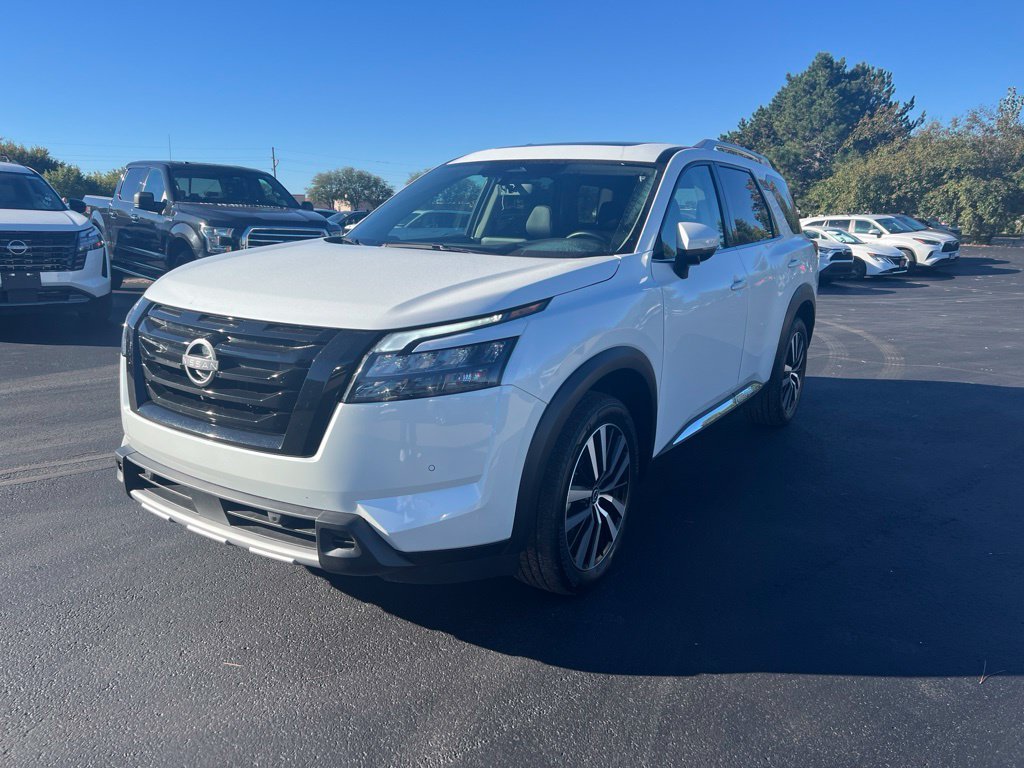 Used 2025 White Pearl Nissan Platinum image 3