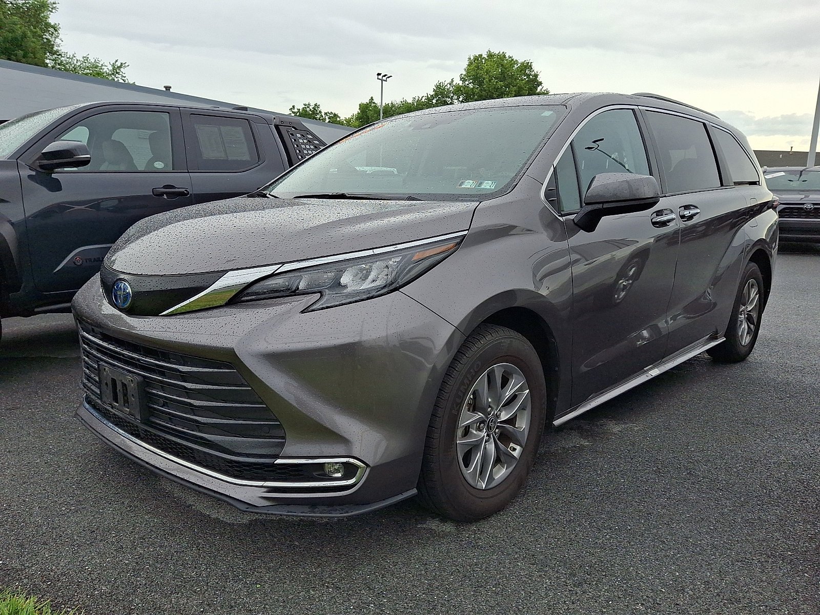 Used 2024 Predawn Gray Mica   1H1 Toyota XLE image 2