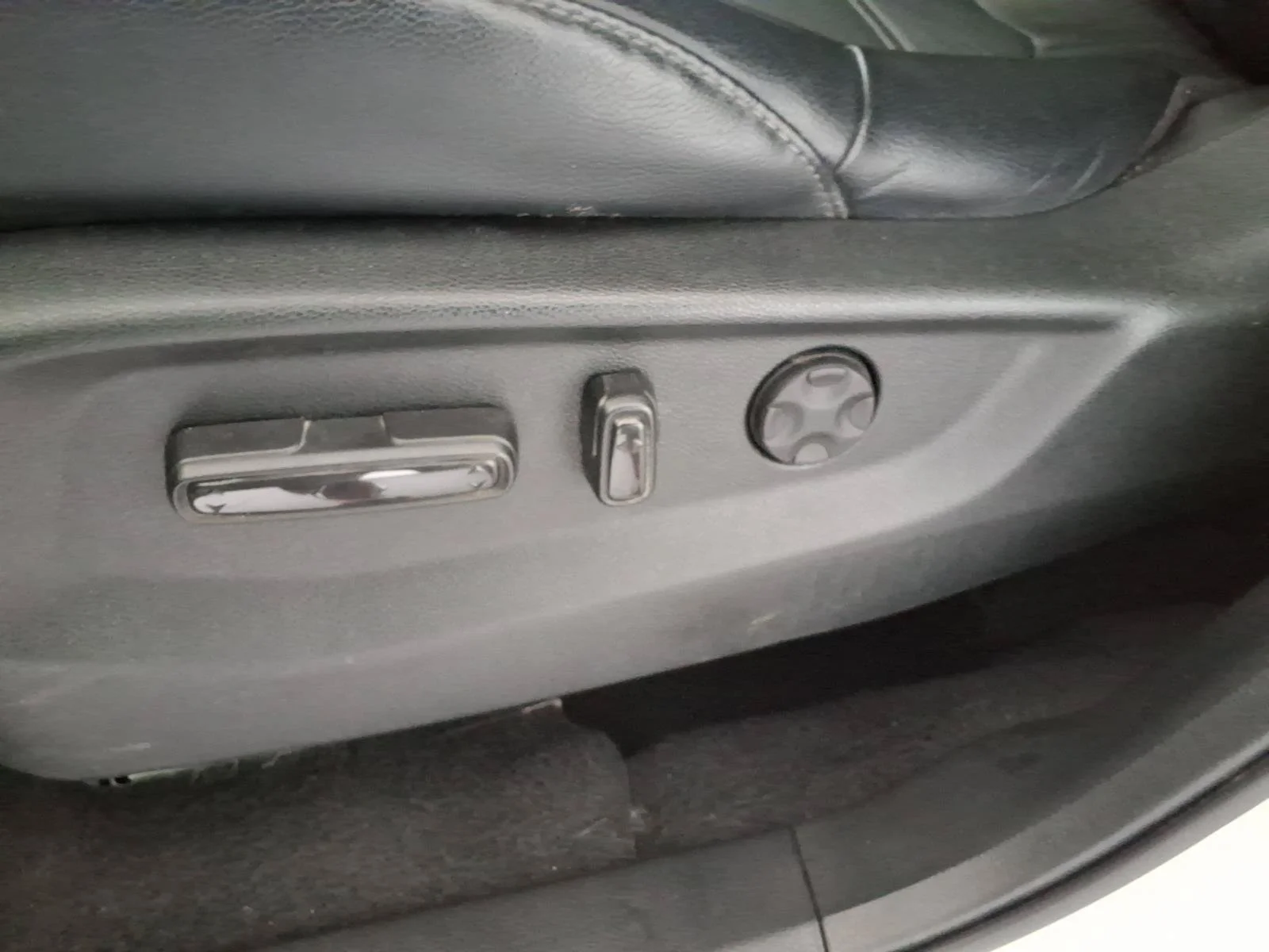 Used 2017 White Honda EX-L image 24