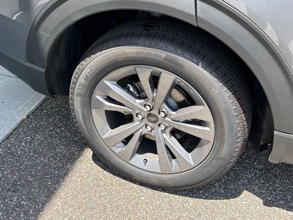 New 2026 Carbonized Gray Metallic Ford Active image 27