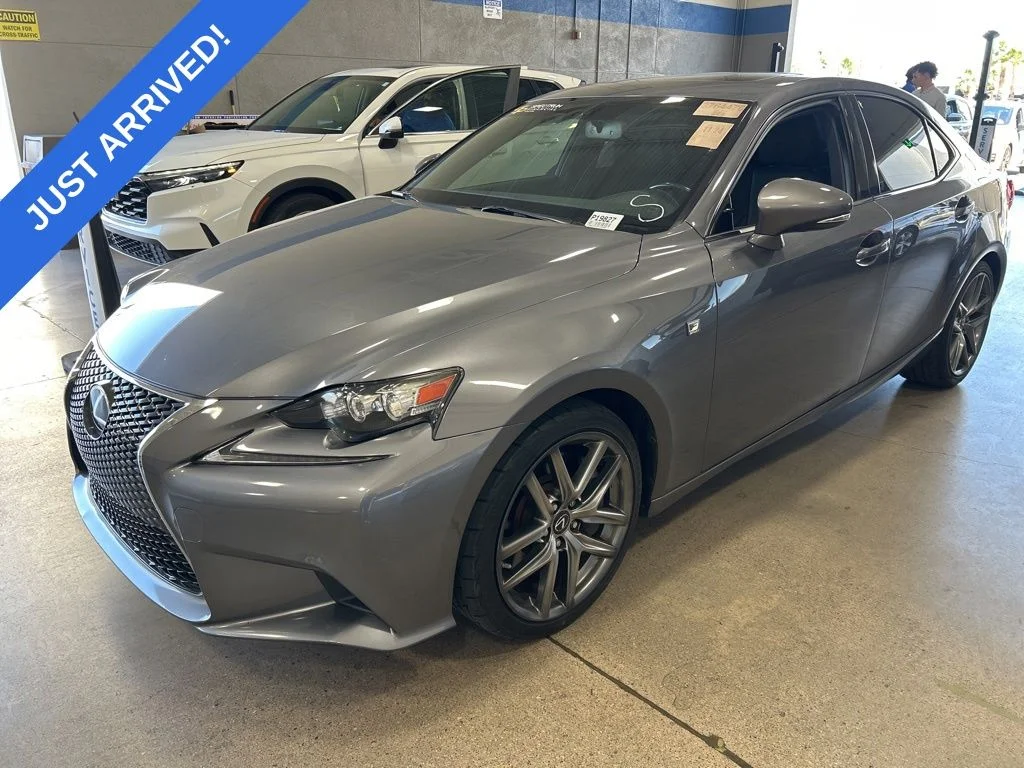 2016 Lexus IS 350's photo