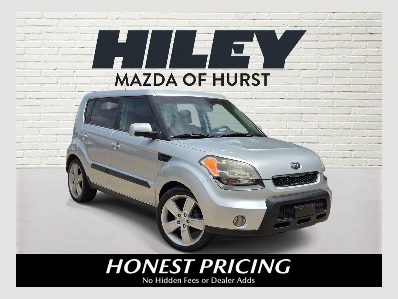Bright Silver 2011 Kia Soul Wagon Front-Wheel Drive