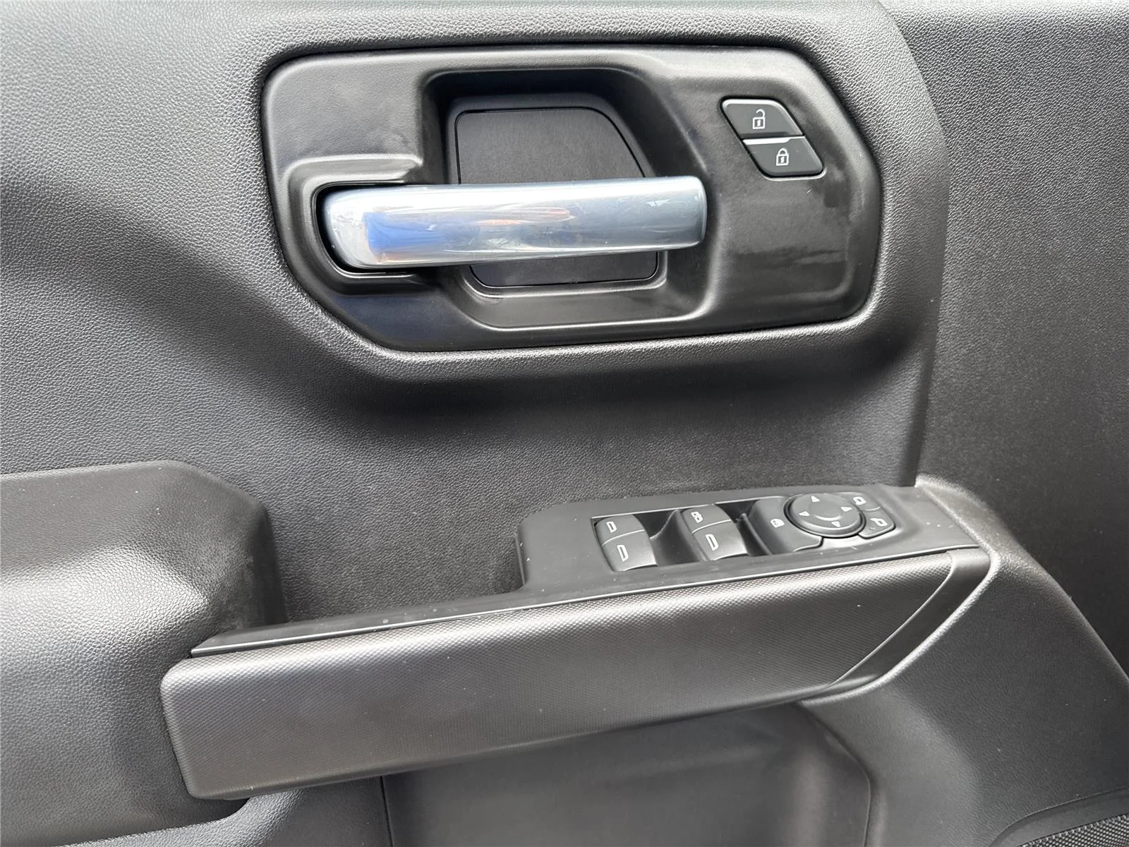 Used 2021 SILVER ICE METALLIC Chevrolet Custom image 17