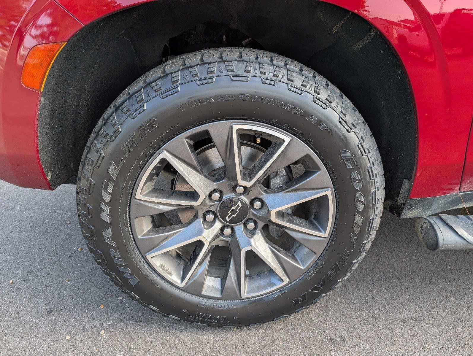 Used 2023 RADIANT RED TINTCOAT Chevrolet Z71 image 10