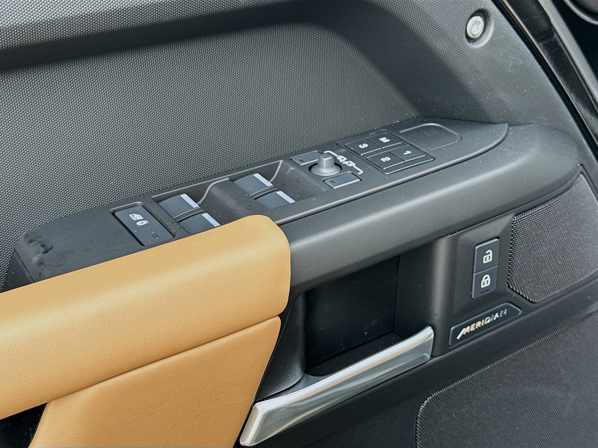 New 2026 Santorini Black Land Rover S image 24