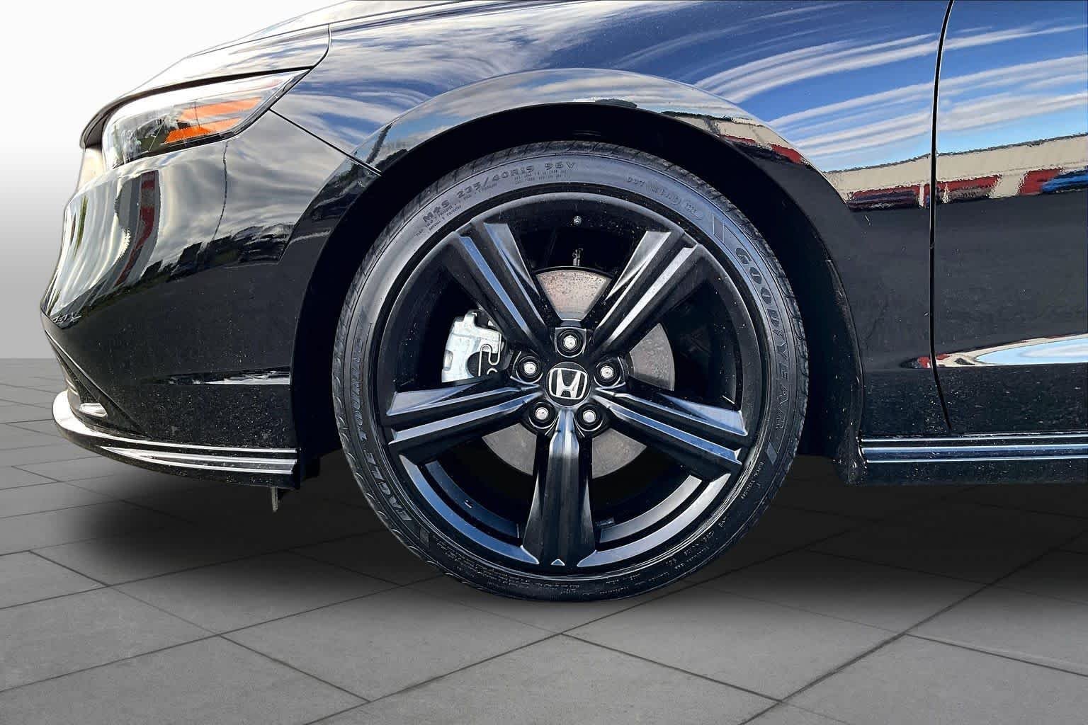Used 2025 Crystal Black Pearl Honda Sport-L image 11