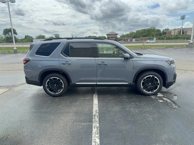 New 2026 Sonic Gray Pearl Honda Touring Blackout image 4