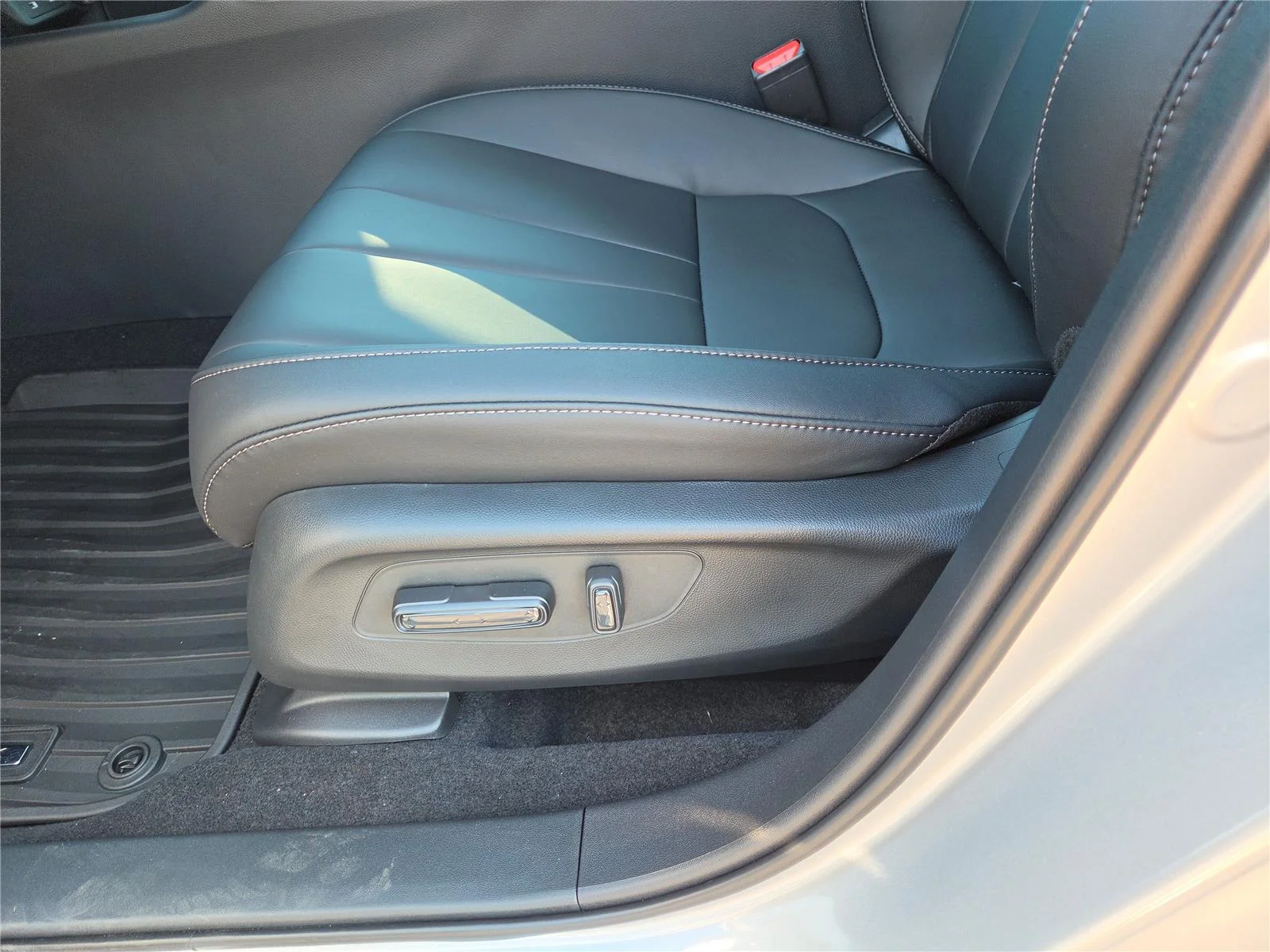 New 2026 Solar Silver Metallic Acura BASE image 19