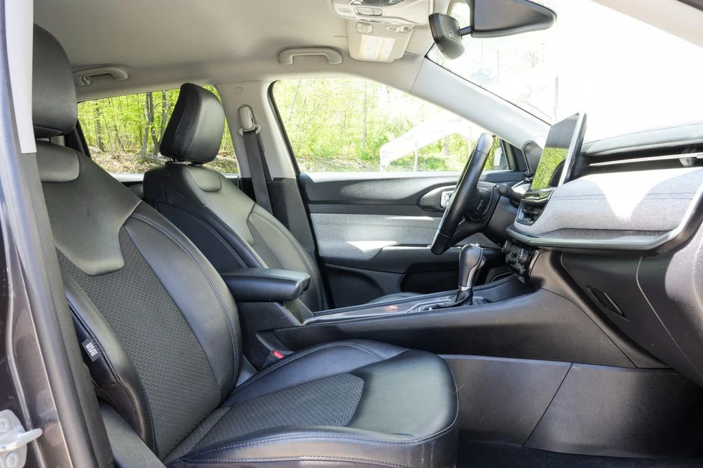 Used 2022 Gray Jeep Latitude image 44