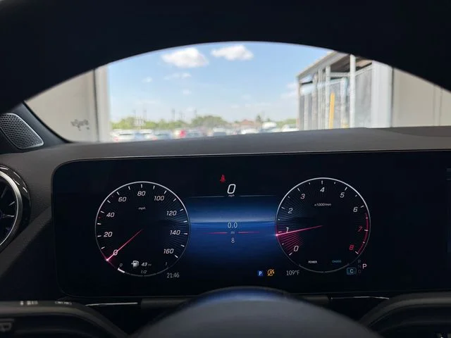 New 2026 White Mercedes-Benz GLA 250 image 2