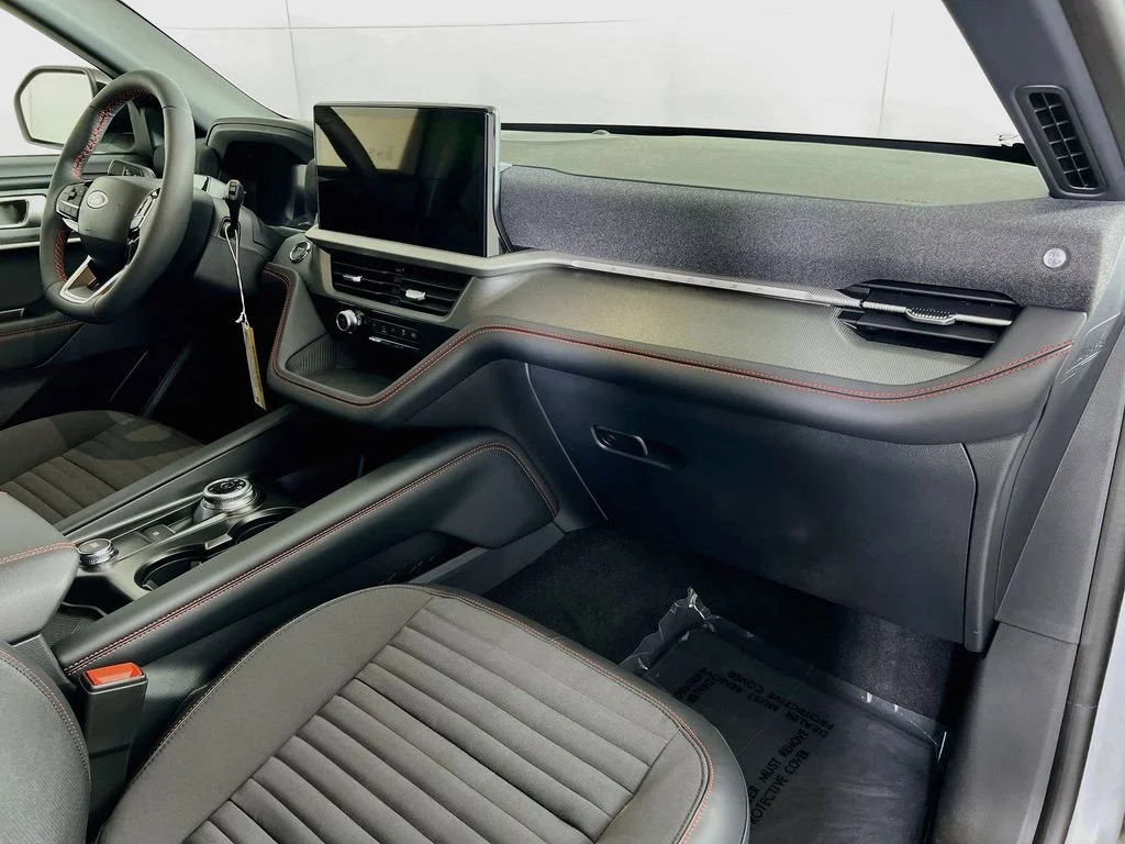 New 2026 Space White Metallic Ford ST-Line image 31