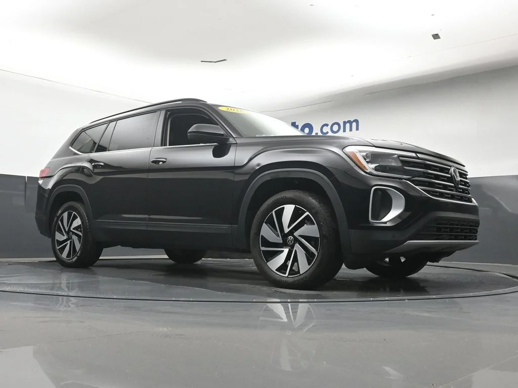 Used 2026 Black Volkswagen SE w/Technology image 26