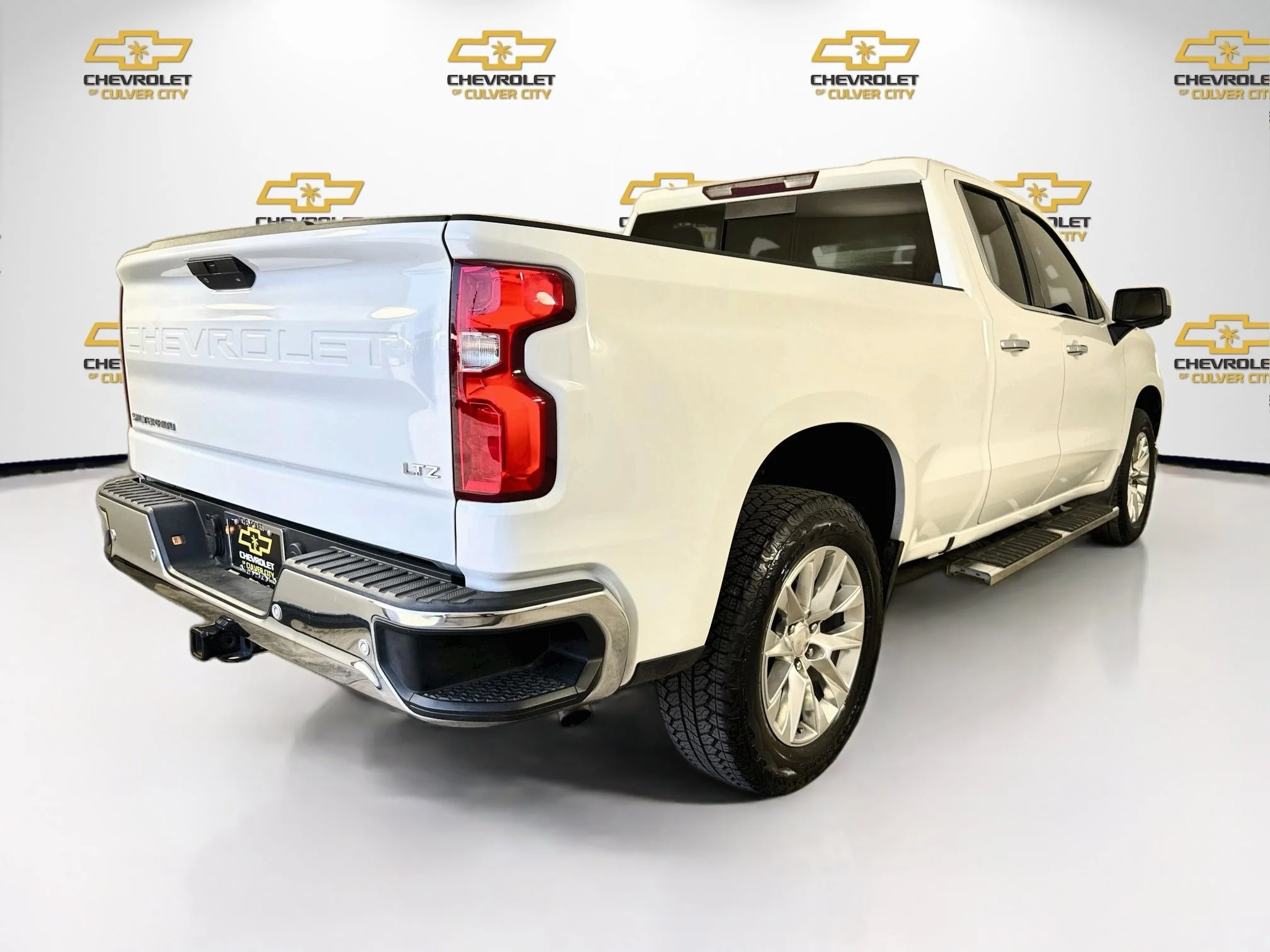 Used 2020 SUMMIT WHITE Chevrolet LTZ image 8