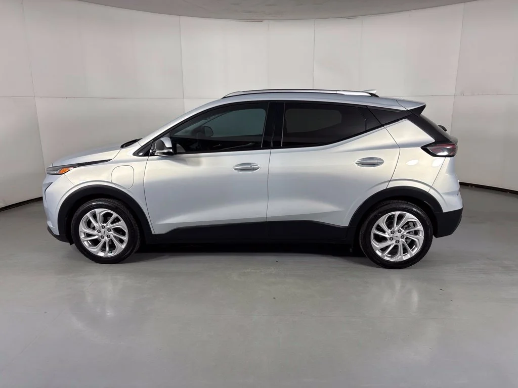 Used 2023 Silver Chevrolet LT image 6