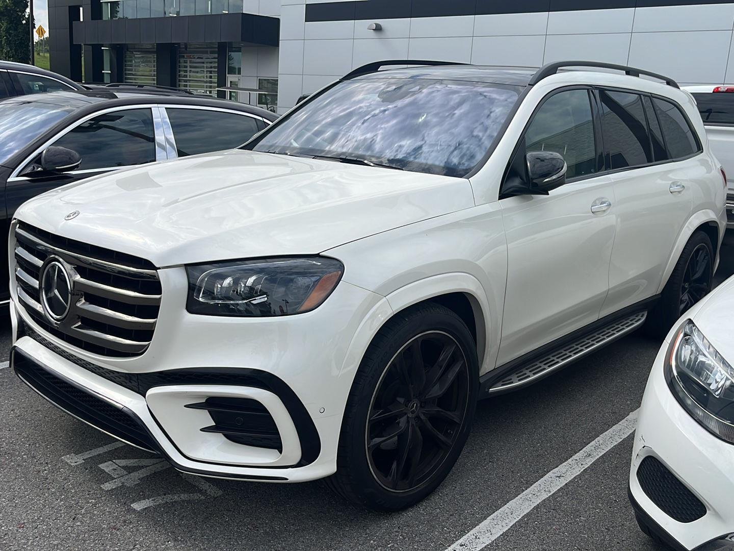 Certified Used 2024 MANUFAKTUR Diamond White Metallic Mercedes-Benz GLS 450 image 3