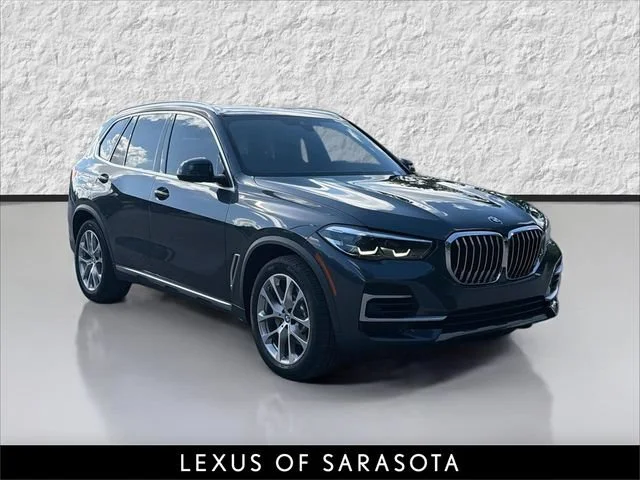 Used 2022 Arctic Grey Metallic BMW sDrive40i image 1