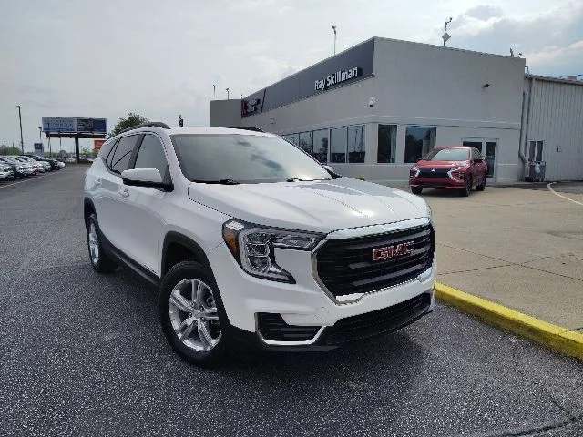 Used 2023 White GMC SLE image 1