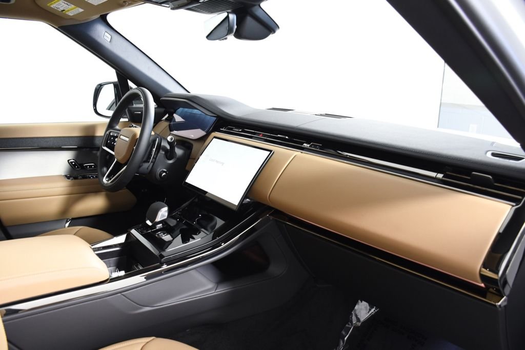 New 2026 Fuji White Land Rover SE image 18