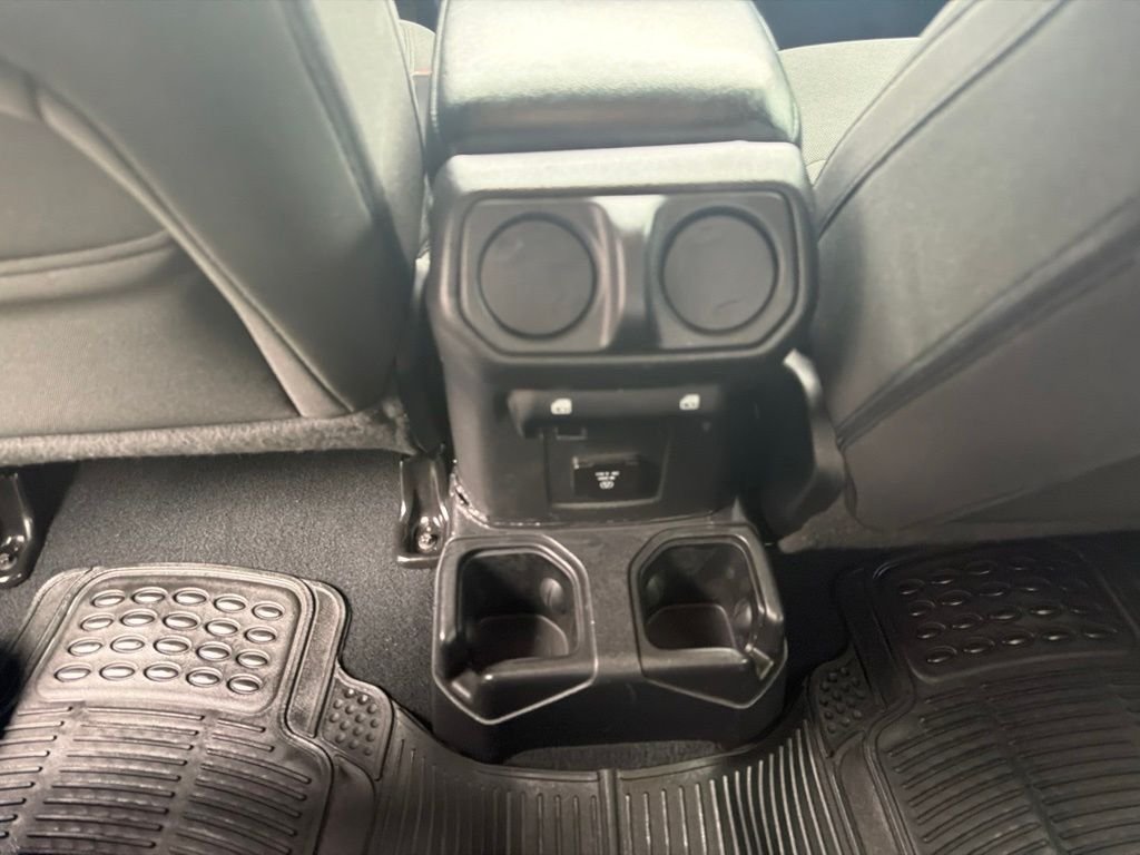 Used 2023 Green Jeep Sport S image 24