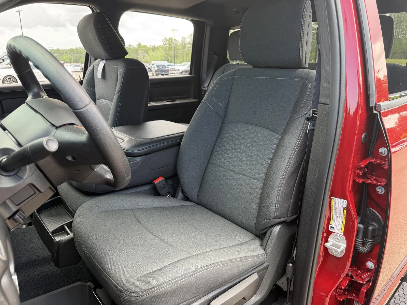 New 2026 Molten Red Pearl-Coat Exterior Paint RAM Tradesman image 16