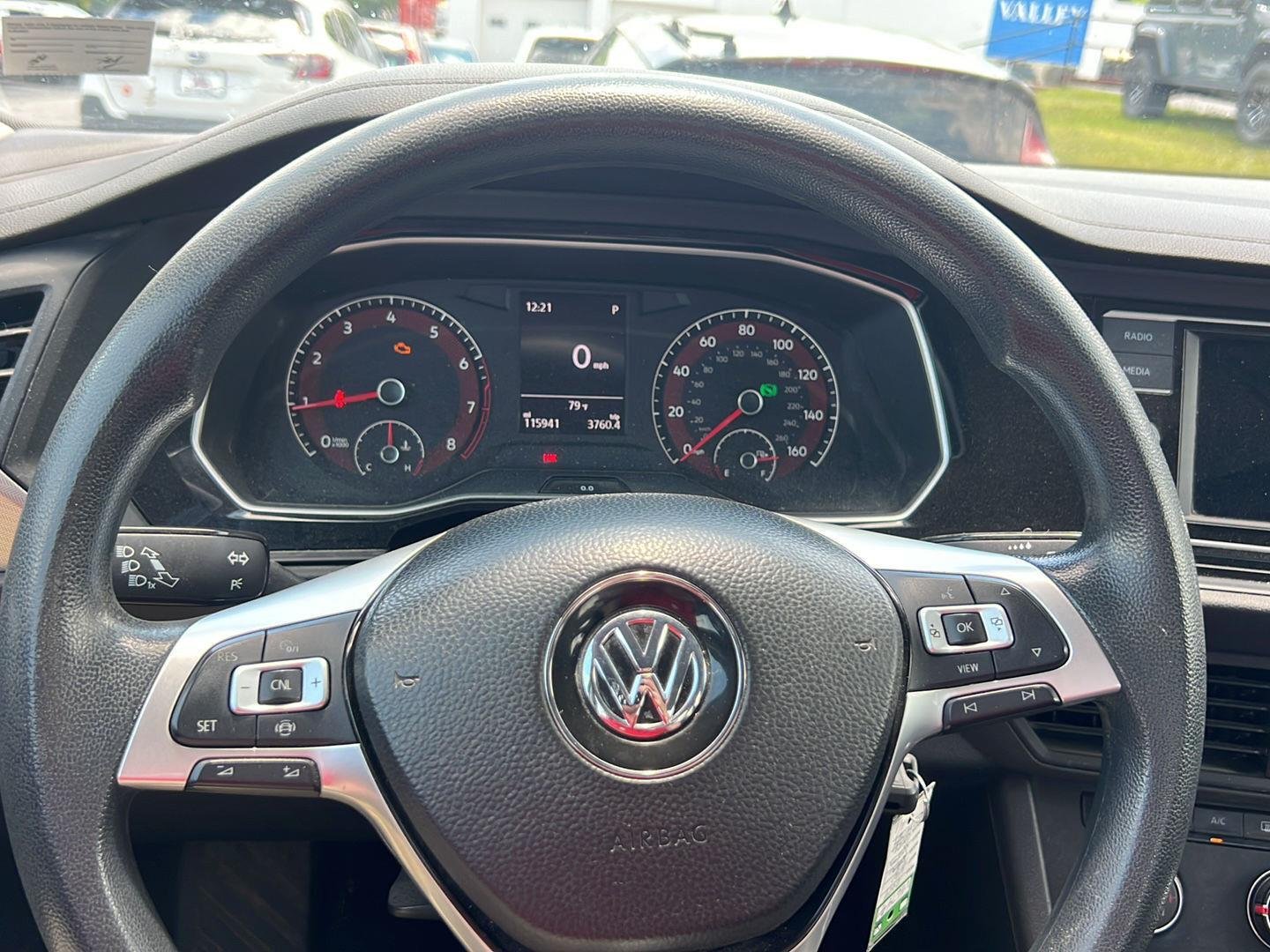 Used 2019 Platinum Gray Metallic Volkswagen SE image 13