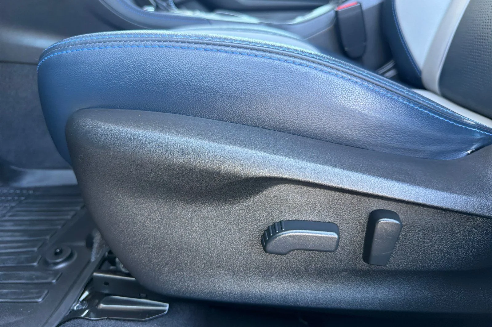 Used 2019 White Subaru Hybrid image 15